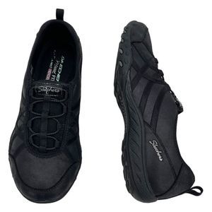 Skechers Women's Breathe-Easy Sneaker Black size 9 / EU 39